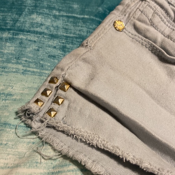 Light color Jean shorts - Picture 3 of 4